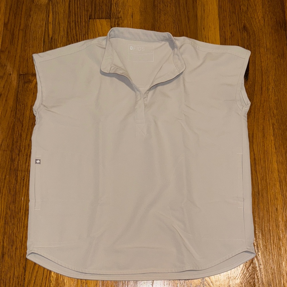 Woman’s Figs Light Gray/Beige Rafaela Top